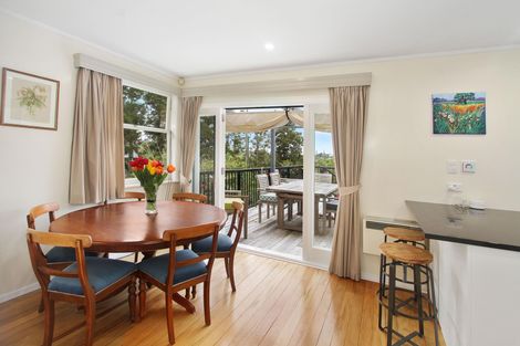 Photo of property in 37 Derwent Crescent, Titirangi, Auckland, 0604