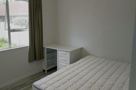 Photo of property in 41 Yeovil Road, Te Atatu Peninsula, Auckland, 0610