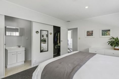 Photo of property in 30 Lupin Terrace, Tawa, Wellington, 5028