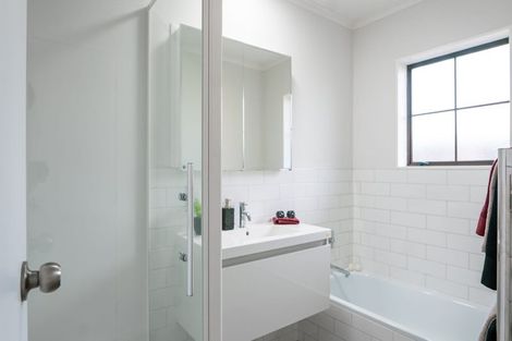 Photo of property in 1/50 Wellington Street, Howick, Auckland, 2014