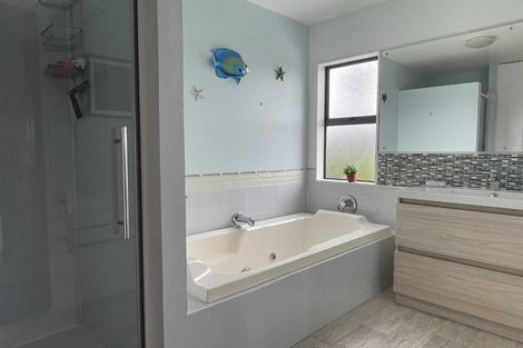 Photo of property in 2 Gilberd Place, Torbay, Auckland, 0630