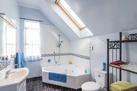 Photo of property in 6 Rua Street, Lyall Bay, Wellington, 6022