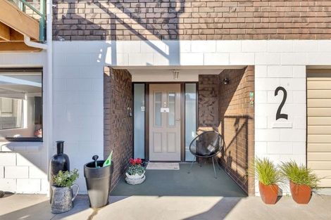 Photo of property in 2/502 Devon Street East, Strandon, New Plymouth, 4312