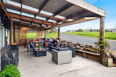 Photo of property in 5 Codlin Road, Waiuku, 2683