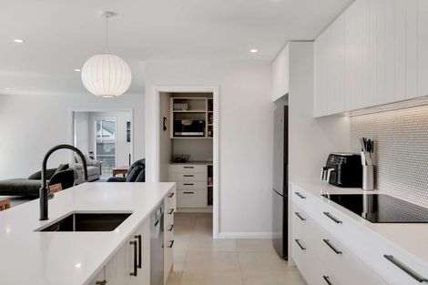 Photo of property in 1 Corsica Court, Fitzherbert, Palmerston North, 4410