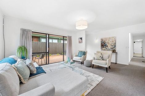 Photo of property in 2/98 Mirrabooka Avenue, Botany Downs, Auckland, 2010