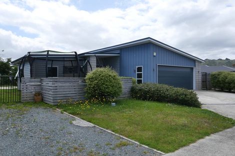 Photo of property in 37 Gallipoli Place, Paraparaumu, 5032