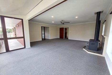 Photo of property in 8e Nevada Drive, Merrilands, New Plymouth, 4312