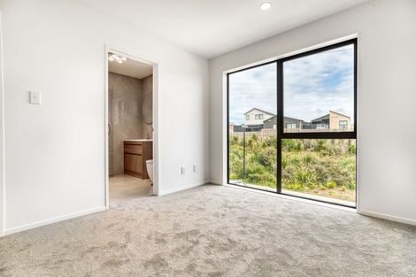Photo of property in 10 Papai Lane, Massey, 0614