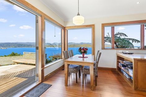 Photo of property in 168 Nevay Road, Karaka Bays, Wellington, 6022