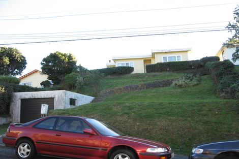 Photo of property in 4 Miles Crescent, Newlands, Wellington, 6037