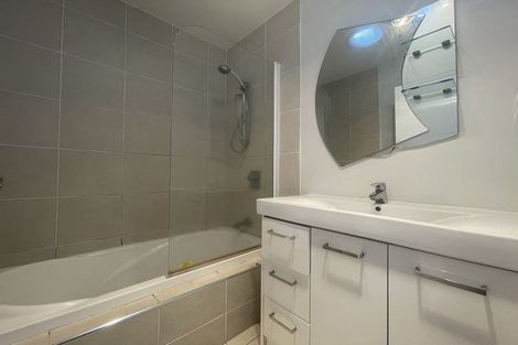 Photo of property in 7 Merlot Way, Te Atatu South, Auckland, 0610