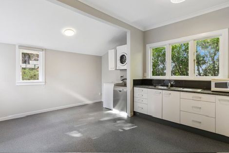 Photo of property in 5 Burrows Avenue, Karori, Wellington, 6012