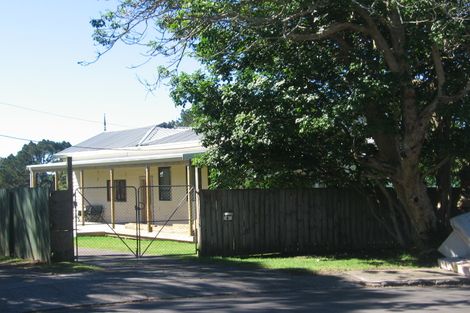 Photo of property in 8 Kaponga Crescent, New Lynn, Auckland, 0600