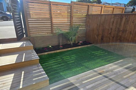 Photo of property in 105 Trias Road, Totara Vale, Auckland, 0629