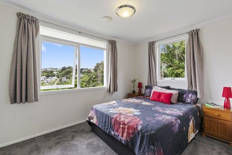 Photo of property in 127 Ruskin Road, Newlands, Wellington, 6037