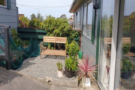 Photo of property in 40f2 Salford Street, Newlands, Wellington, 6037