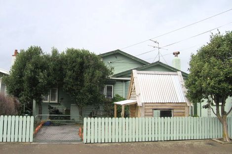 Photo of property in 52 Puru Crescent, Lyall Bay, Wellington, 6022