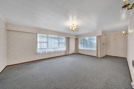 Photo of property in 19 Milmoe Street, Hawera, 4610