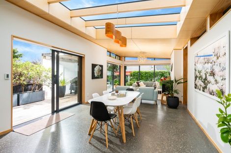 Photo of property in 35 Queen Street, Mount Victoria, Wellington, 6011