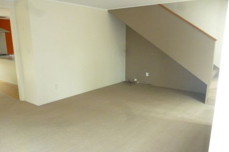 Photo of property in 2/8 Priestley Drive, Bucklands Beach, Auckland, 2014