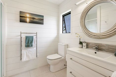 Photo of property in 8 Buckleys Track, Paremoremo, Auckland, 0632