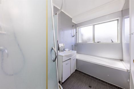 Photo of property in 11 Lori Place, Massey, Auckland, 0614