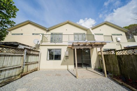 Photo of property in 2/3 Orwell Road, Greenhithe, Auckland, 0632