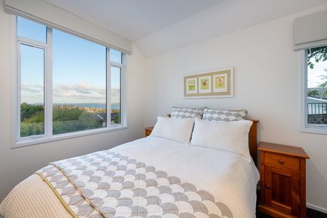 Photo of property in 17 Calypso Place, Rothesay Bay, Auckland, 0630