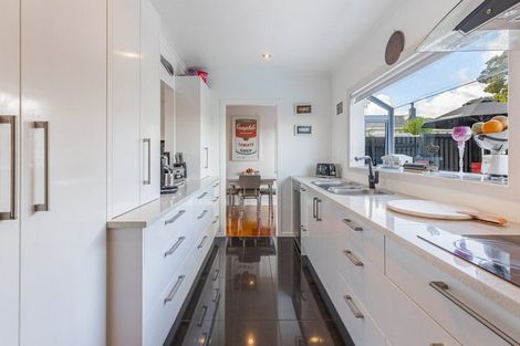 Photo of property in 2/29 Sunnyfield Crescent, Glenfield, Auckland, 0629