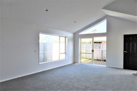 Photo of property in Miramar Villas, 3u5 Byron Street, Miramar, Wellington, 6022