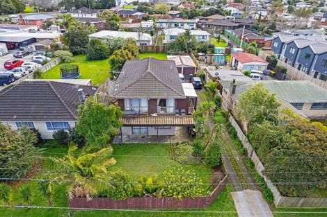 Photo of property in 4 Roberts Road, Te Atatu South, Auckland, 0610