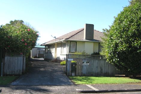 Photo of property in 23 London Street, Te Atatu Peninsula, Auckland, 0610