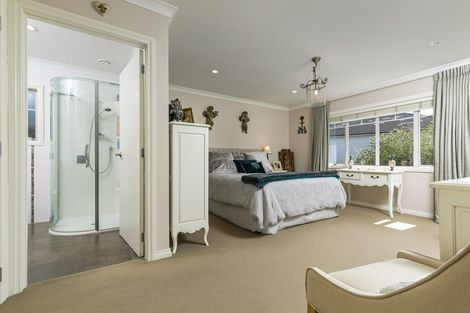 Photo of property in 235b East Coast Road, Mairangi Bay, Auckland, 0630