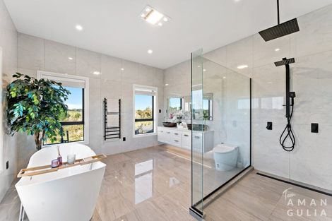 Photo of property in 83 Griggs Road, East Tamaki Heights, Auckland, 2016