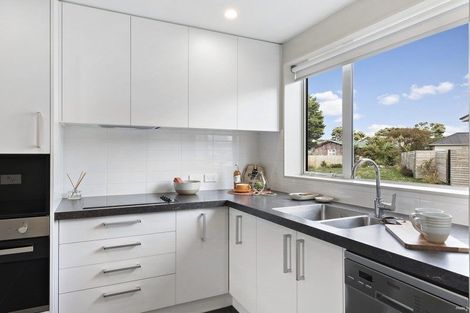 Photo of property in 2u6 Stone Street, Miramar, Wellington, 6022
