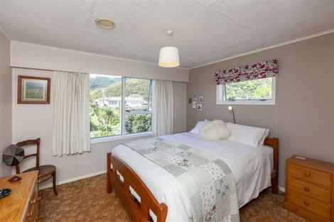 Photo of property in 103 Tilley Road, Paekakariki, 5034