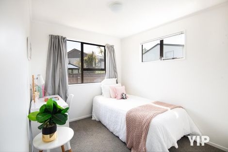 Photo of property in 27 Evesham Place, Newlands, Wellington, 6037