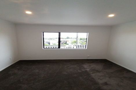 Photo of property in 1/111 Lincoln Park Avenue, Massey, Auckland, 0614