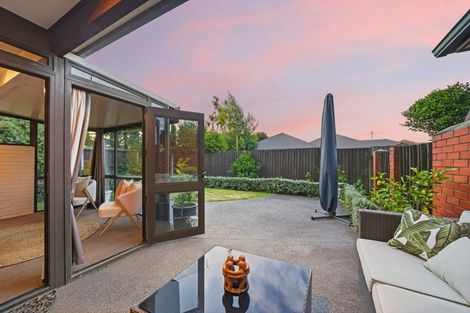 Photo of property in 2/89 Windermere Road, Papanui, Christchurch, 8053