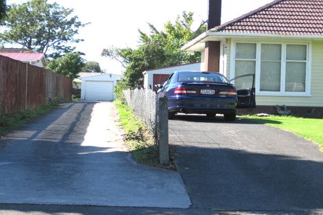 Photo of property in 19 London Street, Te Atatu Peninsula, Auckland, 0610