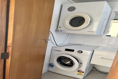Photo of property in Beresford Apartments, 12/118u Russell Terrace, Berhampore, Wellington, 6023