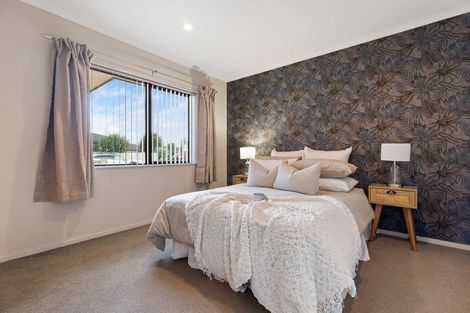 Photo of property in 19 Breaker Grove, Waiuku, 2123