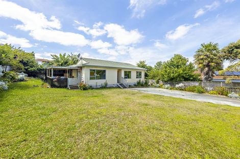 Photo of property in 11 Lori Place, Massey, Auckland, 0614