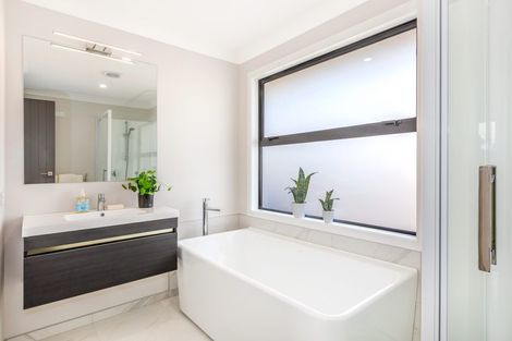 Photo of property in 117 Queen Charlotte Drive, Aotea, Porirua, 5024