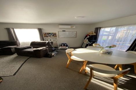 Photo of property in 2/388 Te Atatu Road, Te Atatu Peninsula, Auckland, 0610