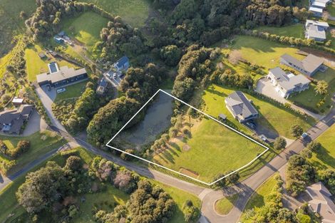 Photo of property in 14 Ohuka Place, Whitianga, 3510