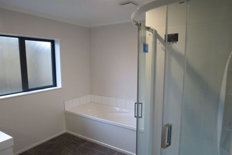 Photo of property in 13 Gifford Grove, Churton Park, Wellington, 6037
