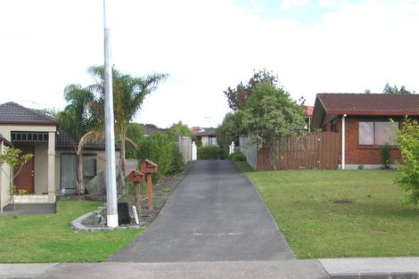 Photo of property in 2/54 Granville Drive, Massey, Auckland, 0614