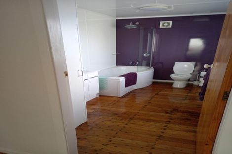Photo of property in 15f1 Apu Crescent, Lyall Bay, Wellington, 6022